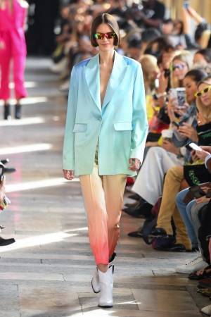 イーチ × アザー 2019年春夏コレクション - 虹色カラーで表現する多幸感