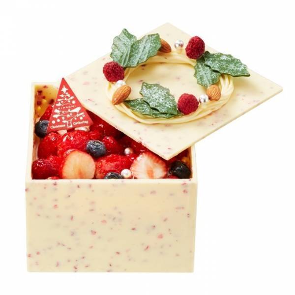パティスリー キハチのクリスマスケーキ、3種のベリーを詰め込んだギフトボックス型ケーキなど