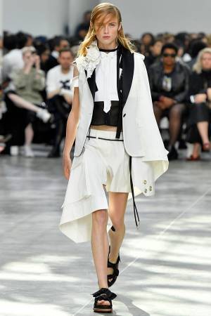 sacai(サカイ) 2019年春夏コレクション - 鮮やかな色彩を流れる風にのせて