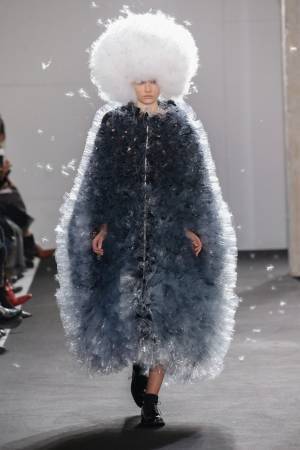 ノワール ケイ ニノミヤ 2019年春夏コレクション - “花と人が一つになる”