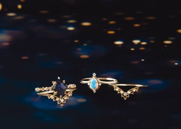 ノジェスからクリスマスに向けたアクセサリー、イルミネーション輝くパリをイメージした腕時計も