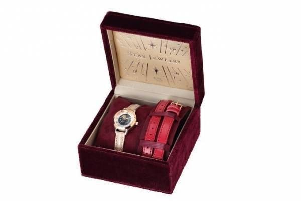 スタージュエリーのクリスマスジュエリー＆時計、太陽と月の幻ウォッチや選べるカラーストーンジュエリー