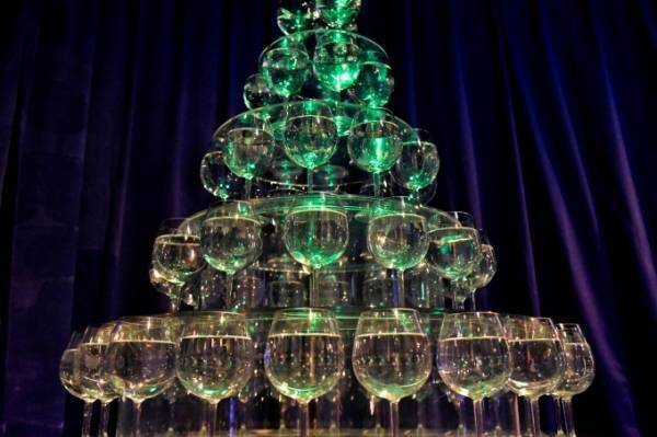 新江ノ島水族館「えのすいクリスマス」ゆらゆら浮遊するクラゲのクリスマスツリーなど