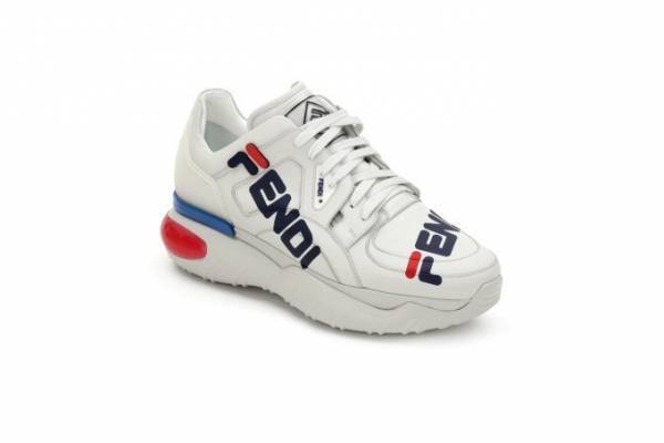 「フェンディ マニア」”FENDI/FILA”ロゴを配したメンズ&ウィメンズのバッグやシューズ