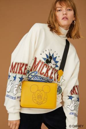 マウジー「ミッキーマウス」をフィーチャーしたパーカーやクラッチバッグを発売