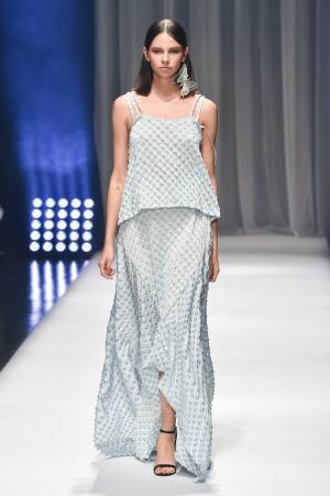 アオイワナカ 2019春夏コレクション - いつの日か、美しい蝶になることを夢見て