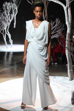 アカリ ミヤヅ 19年春夏コレクション - シフォンやレースで表現する女性のしなやかさ