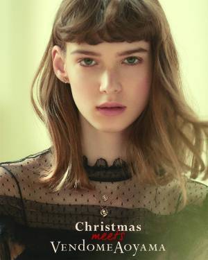 ヴァンドーム青山のクリスマスジュエリー、"古城"イメージのセットリングやバラのネックレス