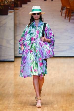 ユキ トリヰ インターナショナル  19年春夏コレクション - 花々が彩るロマンチックなサマードレス