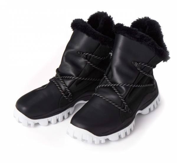 エミ＆アシックスタイガー別注ブーツ「ゲル イエッティトウキョウ ハイ」ライニングにフェイクファー