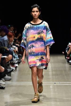 クセニア シュナイダー 2019年春夏コレクション - キッチュでモダンなリゾートウェア