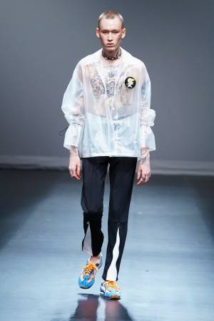 パラドックス トーキョー 19年春夏コレクション「エッサッサ」で応援を受けた日体大とのコラボショー