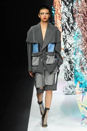 ヴィヴィアンノ スー 2019年春夏コレクション - にわか雨がもたらす自然の変化