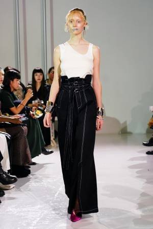 ミューラル 2019年春夏コレクション - クリムト《接吻》の艶やかさとレースの絵画的表現