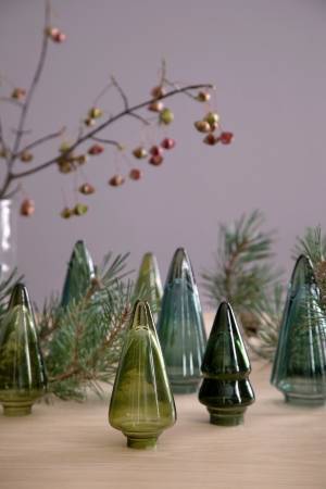 ソストレーネ グレーネ"北欧クリスマス"のモダンな演出5選、ガラス製ツリーや白鳥オーナメント