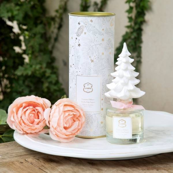 ラリンのクリスマス限定フレグランスアイテム、ツリー型のディフューザー＆トータルケアを叶えるセット