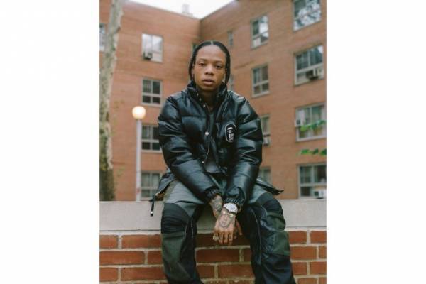 ア ベイシング エイプ×アンディフィーテッド×ティンバーランドのブーツ、カモ柄＆コラボタグ