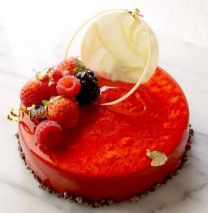 ジョエル・ロブションのクリスマスケーキ、濃厚ビターチョコムース×フランボワーズジュレなど