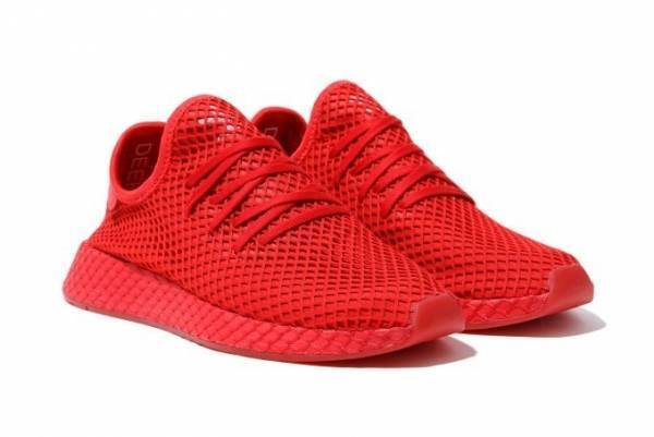 アディダス オリジナルス×アトモスのスニーカー「ディーラプト ランナー」真紅に染め上げた一足