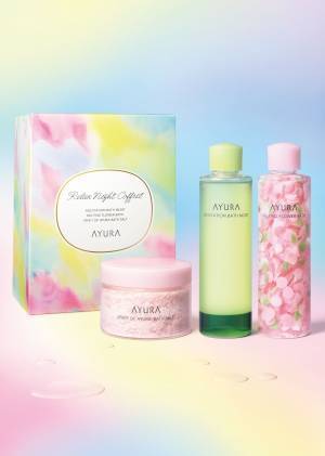 アユーラの入浴剤3種を詰めたクリスマスコフレ、美容液で作られた“花びら”入り＆優雅なアロマの香り