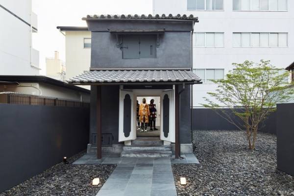 イッセイ ミヤケ キョウトで2人の染色職人にフォーカスした展示会が開催