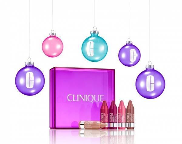 クリニークのクリスマスコフレ、No.1美容液や人気リップ バーム「チャビー スティック」のセット