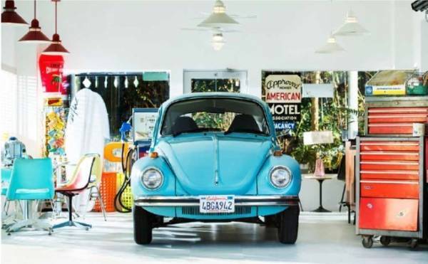 フォルクスワーゲンの人気車種「ザ・ビートル」が巨大グラフィックアートに、虎ノ門で展示