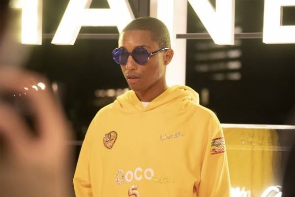 シャネル、ファレル ウィリアムスとのコラボ新カプセルコレクションを19年春夏で発表