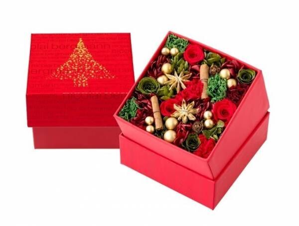ニコライ バーグマンのクリスマス限定フラワーボックス、バラやカーネーションを真っ赤な箱に詰めて