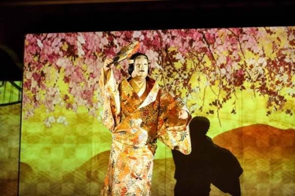 伝統芸能×最新技術「3D 能 エクストリーム」池袋・東京芸術劇場で - 能面型3Dメガネで鑑賞