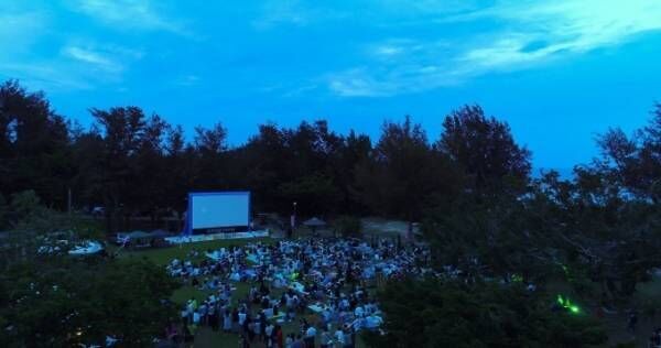 無料の野外映画イベント「調布リバーサイトシネマ」が多摩川河川敷で、『ピーターラビット』上映