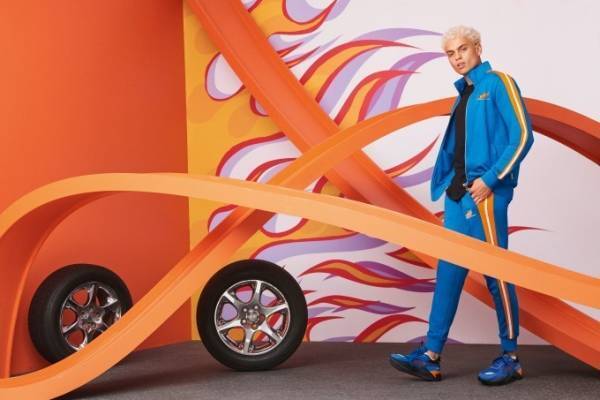 プーマ×ホットウィール、伝説の“ミニカー”着想のスニーカー＆セットアップジャージ