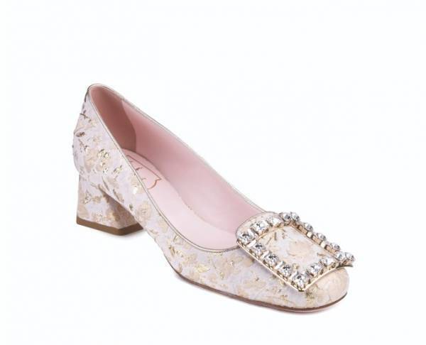 ロジェ ヴィヴィエ 新作シューズ「トレ ヴィヴィエ」60'sパンプスをリモデルしたバックルシューズ