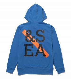 サタデーズ ニューヨークシティ×ウィンダンシー、両ブランドのロゴ入りTシャツ＆フーディなど