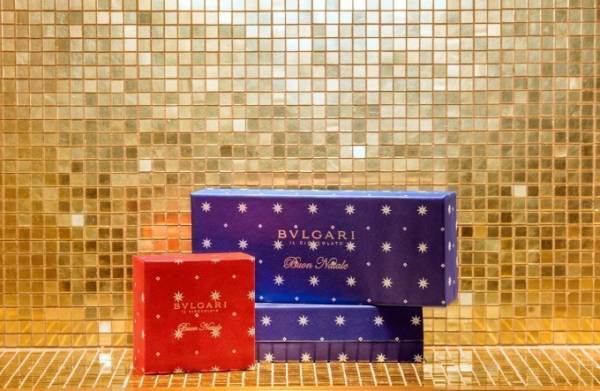 ブルガリ イル・チョコラートのクリスマス - 星を散りばめた限定チョコボックス＆パネットーネ