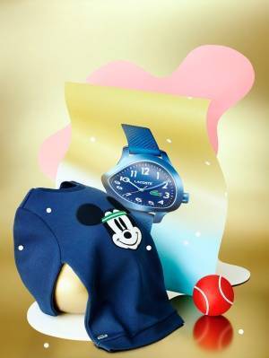 ラコステ×ディズニー、テニスを楽しむミッキー＆ミニーマウスを描いたポロシャツやセーター