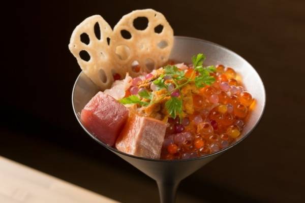大阪・新商業施設「GEMS なんば」に"食べる宝石"メニューが集結、黒毛和牛、ウニやイクラの贅沢料理