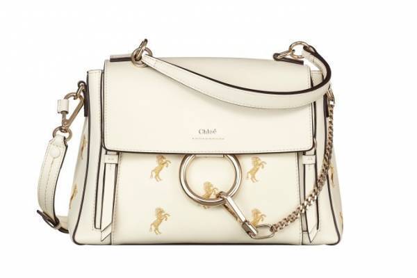 クロエのクリスマス"馬モチーフ"のホワイトレザーバッグ＆アルファベットチャーム財布、日本限定発売