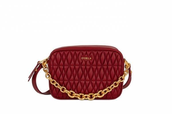 フルラ クリスマス向け新作バッグ - キルティングレザーのクロスボディ、フルラ コメタやメトロポリス