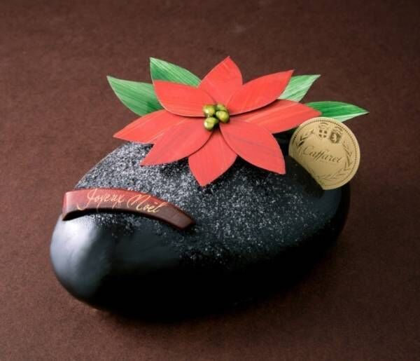 カファレルのクリスマスケーキ - チョコのポインセチアを飾ったジャンドゥーヤムースのケーキなど