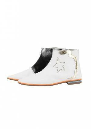 ツモリチサト、星型スタッズ＆蛇モチーフを配した牛革ブーツ - ユードットとコラボ