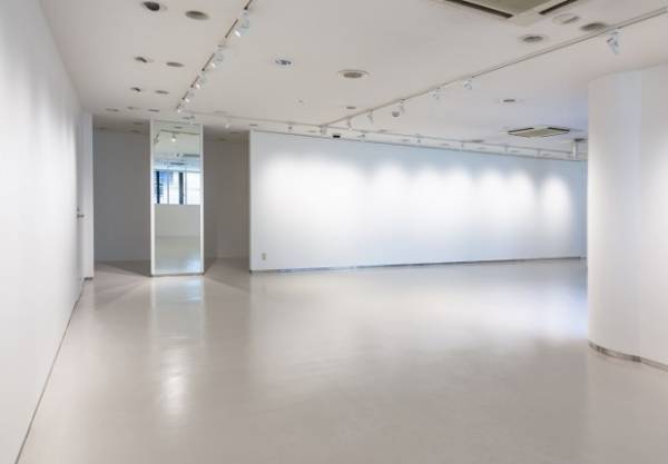 アニエスベーのアートギャラリーが日本初上陸、ビンテージレコードや書籍のショップ併設