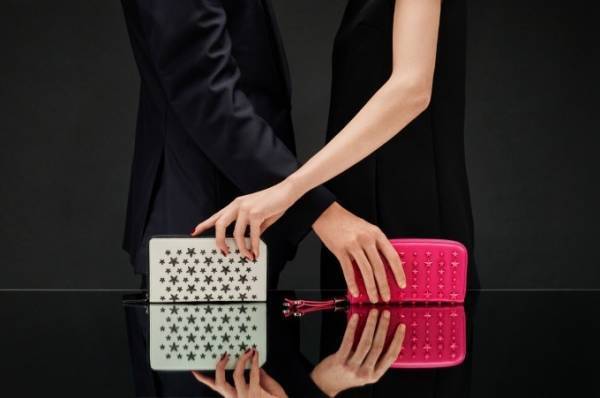 ジミー チュウ、クリスマスに向けた「スタースタッズ」クリスタルのスターが輝くウォレット＆バッグ