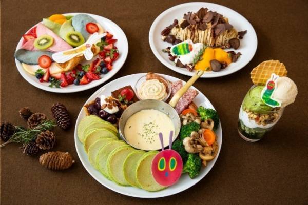 J.S. パンケーキ カフェ×『はらぺこあおむし』カラフルないもむし＆ちょうちょのパンケーキ