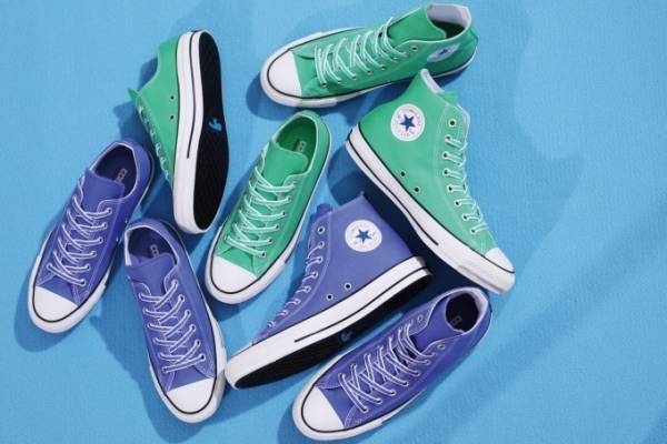 コンバースの新作スニーカー「オールスター 100」グリーン＆パープルのブライトカラー
