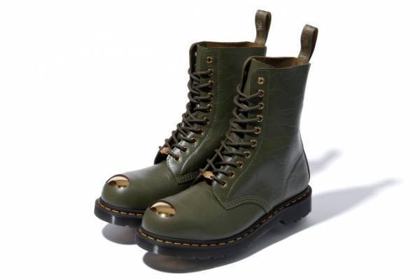 ア ベイシング エイプ×ドクターマーチンのメンズ＆レディースシューズ、エイプカモ柄加工のブーツなど