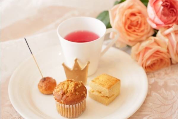 ストリングスホテル名古屋「不思議の国のアリス」アフタヌーンティー、チェシャ猫タルト＆トランプ兵オペラ