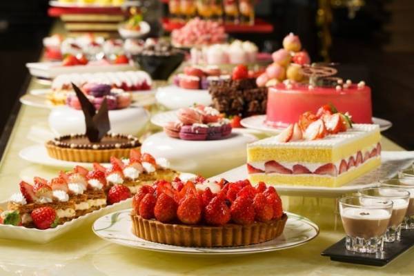 京都ブライトンホテル「ストロベリーブッフェフェア～恋するいちご～」ブランド苺の食べ比べセットなど