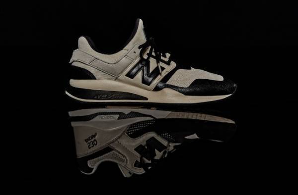 N.ハリウッド エクスチェンジサービス × ニューバランス、ボリュームソールのセピア色スニーカー