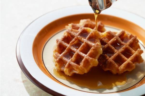 「メープルバタークッキー」のザ・メープルマニアが新ダイナーカフェを新宿に、ワッフル＆シェイクを提供